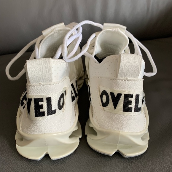 Athletic shoes new - Picture 4 of 7